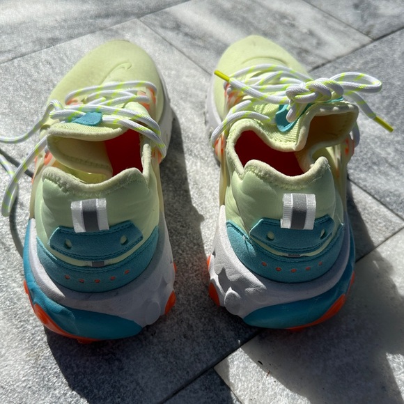 Nike React Presto Barely Volt - Picture 6 of 7
